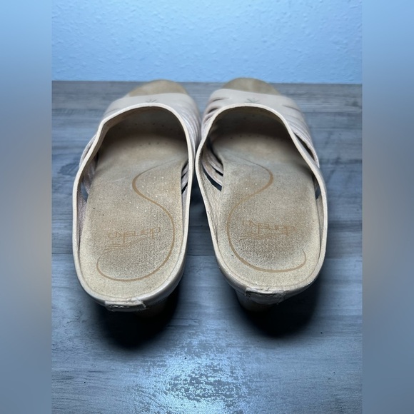 Dansko Women's Tilly Leather Beige Clog Sandals Wooded Heel Slip Ons,Size US 7 - Picture 8 of 12